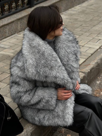 オーバーサイズラペル付きグレーフェイクファージャケット（レディース）2025