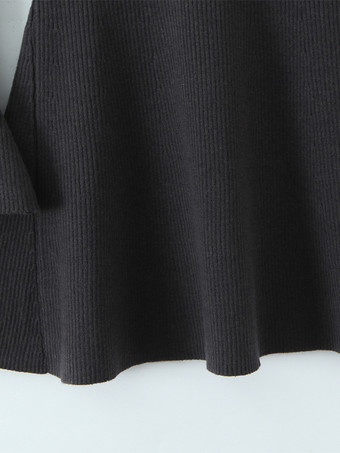 Aラインの裾とフレアスリーブが特徴のリブニットショートドレス（レディース 2025）