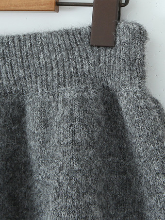 フード付きジップカーディガンとAラインスカートのニットコーデセット（レディース 2025年版）