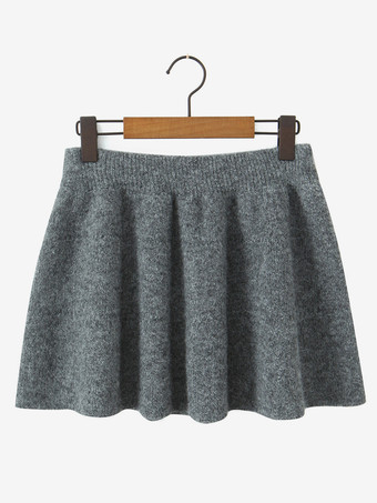 フード付きジップカーディガンとAラインスカートのニットコーデセット（レディース 2025年版）