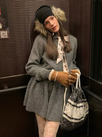 フード付きジップカーディガンとAラインスカートのニットコーデセット（レディース 2025年版）