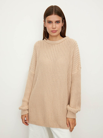 アプリコットチャンキーな質感とオーバーサイズフィットのニットプルオーバーセーター（レディース 2025）