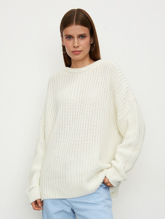 チャンキーな質感とオーバーサイズフィットのニットプルオーバーセーター（レディース 2025）