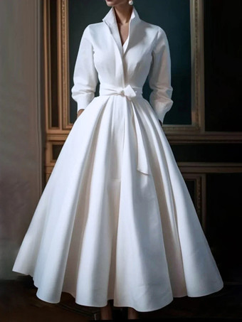 ホワイトヴィンテージウェディングドレス、デザインネックライン、7分袖、ナチュラルウエスト、サテン生地、ティーレングスサッシュブライダルガウン