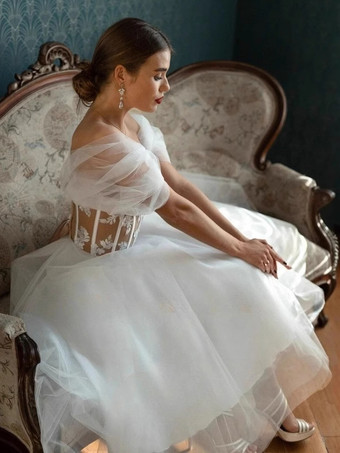 ショート丈ウェディングドレス スウィートハートネック 半袖 Aライン ティーレングス ブライダルガウン