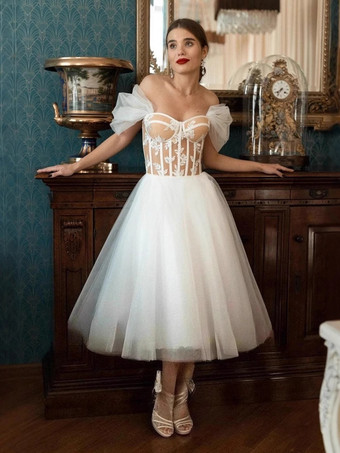 アイボリーショート丈ウェディングドレス スウィートハートネック 半袖 Aライン ティーレングス ブライダルガウン