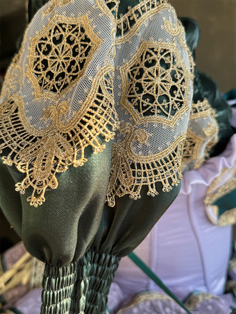 クラシックロリータストラップレスドレス、レースのリボンがアクセントのグリーンビクトリア朝スタイルのロリータガウン