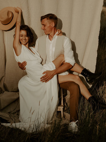 アイボリーボヘミアンウェディングドレス レース Aライン トレーン付き ナチュラルウエスト ジッパー ノースリーブ Vネック ホワイト