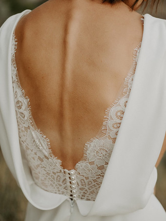 ボヘミアンウェディングドレス レース Aライン トレーン付き ナチュラルウエスト ジッパー ノースリーブ Vネック ホワイト