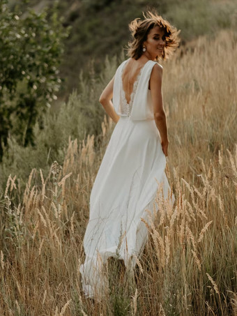 ボヘミアンウェディングドレス レース Aライン トレーン付き ナチュラルウエスト ジッパー ノースリーブ Vネック ホワイト