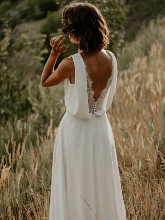 ボヘミアンウェディングドレス レース Aライン トレーン付き ナチュラルウエスト ジッパー ノースリーブ Vネック ホワイト