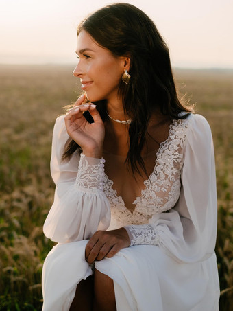 ボヘミアンウェディングドレス レースプリーツ Aライン トレーン付き ナチュラルウエスト レースアップ 長袖 Vネック アイボリー