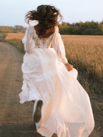 ボヘミアンウェディングドレス レースプリーツ Aライン トレーン付き ナチュラルウエスト レースアップ 長袖 Vネック アイボリー