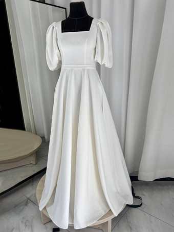 シンプルなウェディングドレス サテン生地 スクエアネック 半袖 サッシュ Aライン ブライダルガウン