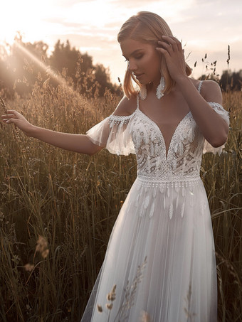 ボヘミアンウェディングドレス レース フェザー Aライン トレーン付き ナチュラルウエスト ジッパー 半袖 Vネック アイボリー