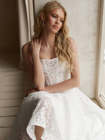 ヴィンテージウェディングドレス、Aライン、ノースリーブ、レースデザイン、ネックライン、ブライダルガウン