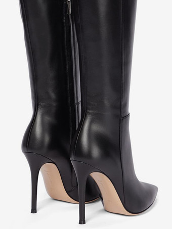 Schwarze Overknee-Stiefel in Übergröße spitze Zehenpartie hoher Absatz Oberschenkelhoch