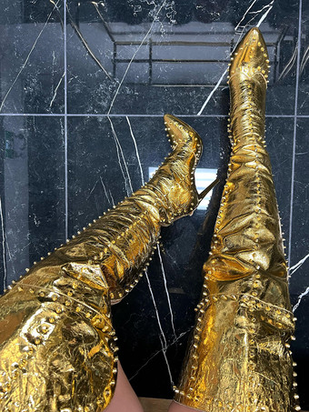 ゴールド 黒のセクシーなブーツ、ビーズ付きポインテッドトゥ、太もも丈、ニーハイブーツ