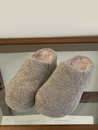 グレイレディースクロッグ フェイクファー ラウンドトゥ バックレス 冬用スライド