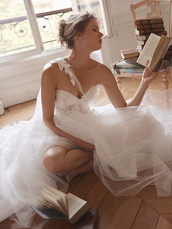 ウェディングドレスデザインネックラインノースリーブトレーンレースブライダルガウン