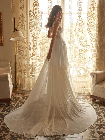 ボヘミアンウェディングドレス シフォン カットアウト Aライン トレーン付き ナチュラルウエスト ジッパー ノースリーブ Vネック アイボリー