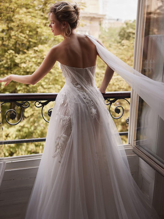 ウェディングドレスデザインネックラインノースリーブトレーンレースブライダルガウン