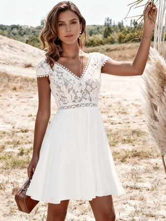 アイボリーショート丈ウェディングドレス Vネック 半袖 ショート丈 ブライダルドレス