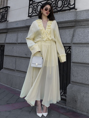 エレガントな淡い黄色のフリルVネックブラウス（オーバーサイズフィット）2025年レディース