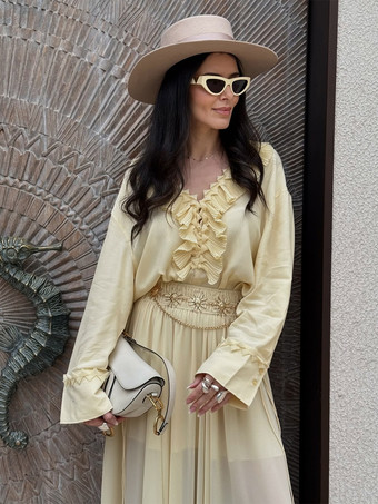 エレガントな淡い黄色のフリルVネックブラウス（オーバーサイズフィット）2025年レディース