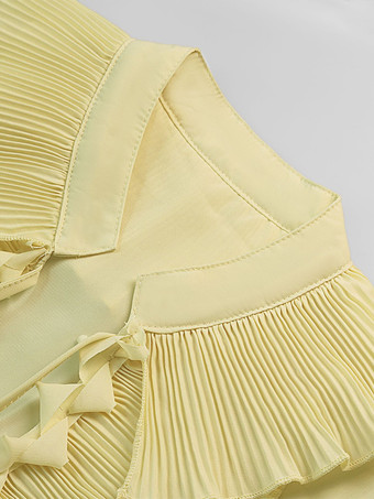 エレガントな淡い黄色のフリルVネックブラウス（オーバーサイズフィット）2025年レディース