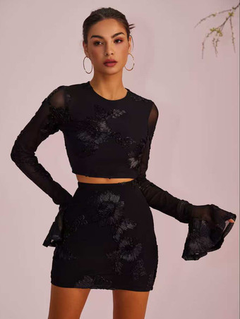 ブラック 黒の花柄刺繍クロップトップとベルスリーブ付きミニスカートセット 2025
