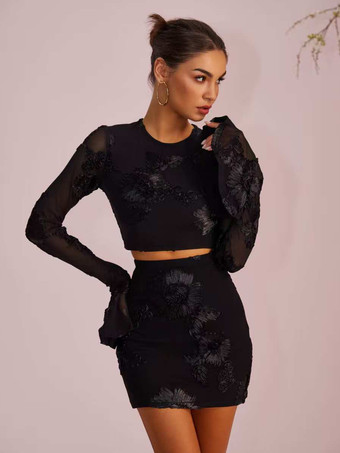 黒の花柄刺繍クロップトップとベルスリーブ付きミニスカートセット 2025