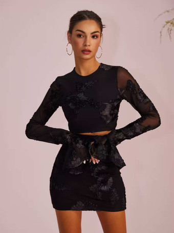 黒の花柄刺繍クロップトップとベルスリーブ付きミニスカートセット 2025