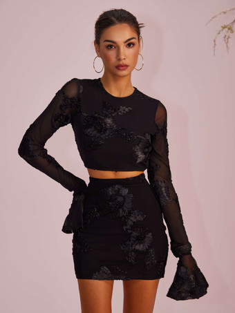 黒の花柄刺繍クロップトップとベルスリーブ付きミニスカートセット 2025