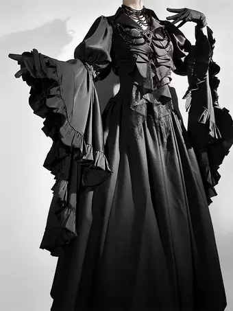Gothic Lolita Fashion: Black Lace & Elegant Dresses - Lolitashow.com Gothic Lolita Fashion: Black Lace & Elegant Dresses - Lolitashow.com