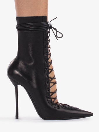 ブラックのアンクルブーツ、レースアップ、ポインテッドトゥ、ハイヒール、ハイヒールブーティ