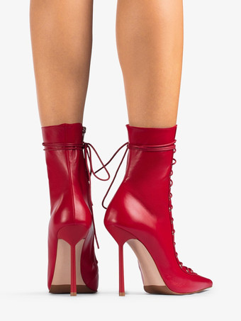 ブラックのアンクルブーツ、レースアップ、ポインテッドトゥ、ハイヒール、ハイヒールブーティ