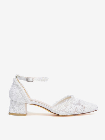 アイボリーのウェディングシューズ レースアップリケ ポインテッドトゥ チャンキーヒール アンクルストラップ ブライダルシューズ