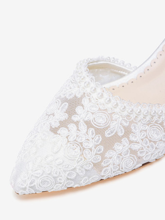 アイボリーのウェディングシューズ レースアップリケ ポインテッドトゥ チャンキーヒール アンクルストラップ ブライダルシューズ