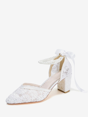 レースのウェディングシューズ、ポインテッドトゥ、パール、チャンキーヒール、アンクルストラップのブライダルシューズ