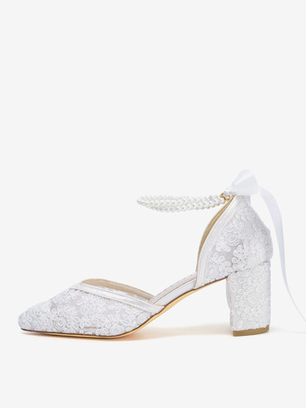 レースのウェディングシューズ、ポインテッドトゥ、パール、チャンキーヒール、アンクルストラップのブライダルシューズ