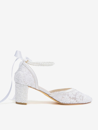 レースのウェディングシューズ、ポインテッドトゥ、パール、チャンキーヒール、アンクルストラップのブライダルシューズ