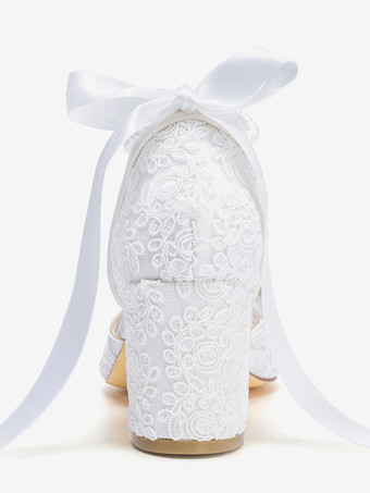 レースのウェディングシューズ、ポインテッドトゥ、パール、チャンキーヒール、アンクルストラップのブライダルシューズ