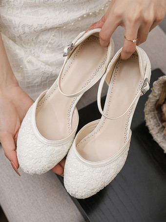 アイボリーのヴィンテージウェディングシューズ、ラウンドトゥ、チャンキーヒールのブライダルシューズ