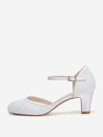 アイボリーのヴィンテージウェディングシューズ、ラウンドトゥ、チャンキーヒールのブライダルシューズ