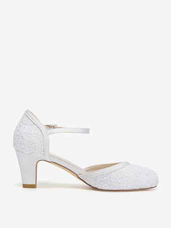 アイボリーのヴィンテージウェディングシューズ、ラウンドトゥ、チャンキーヒールのブライダルシューズ