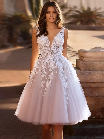 ホワイトショート丈ウェディングドレス 膝丈 Vネック ノースリーブ Aライン ナチュラルウエスト チュール ブライダルドレス