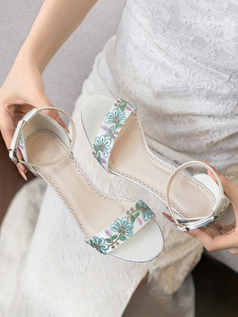 アイボリーのウェディングシューズ 花柄刺繍入りオープントゥ チャンキーヒール ブライダルシューズ