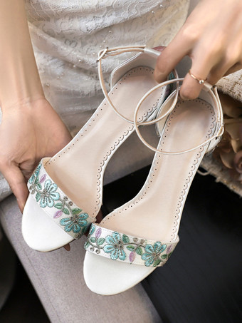 アイボリーのウェディングシューズ 花柄刺繍入りオープントゥ チャンキーヒール ブライダルシューズ