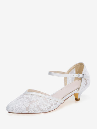 ホワイト レースのヴィンテージブライダルシューズ、ポインテッドトゥ、バックルディテール、キトンヒールのウェディングシューズ